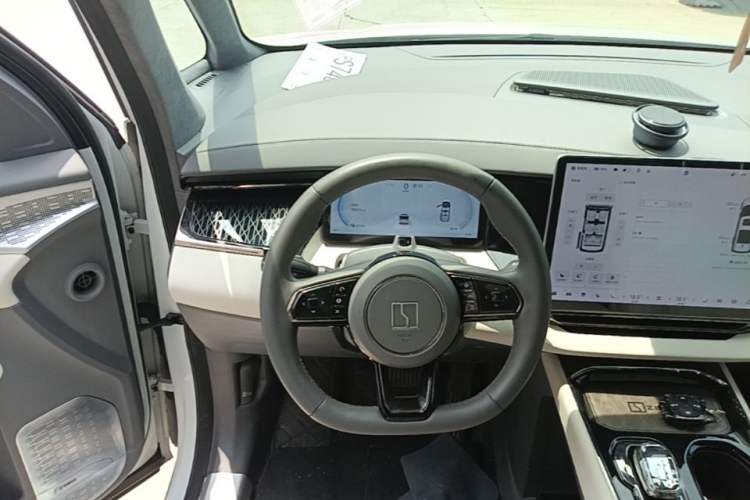 Used Zeekr 009 2022 WE Edition Steering Wheel