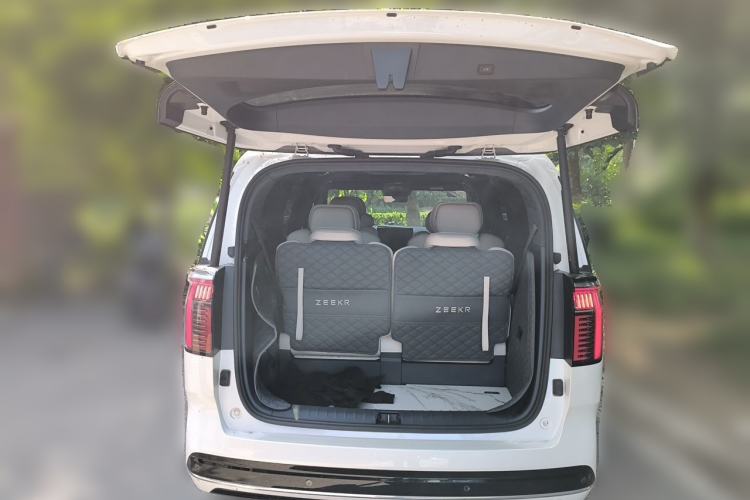 Used Zeekr 009 2022 WE Edition Trunk