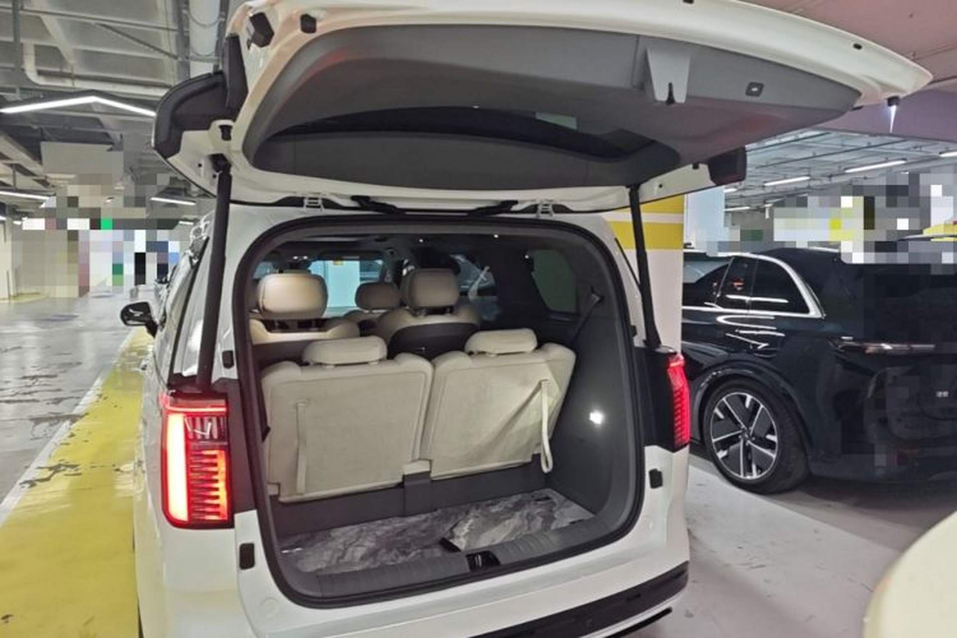 Used Zeekr 009 2022 WE Edition Trunk