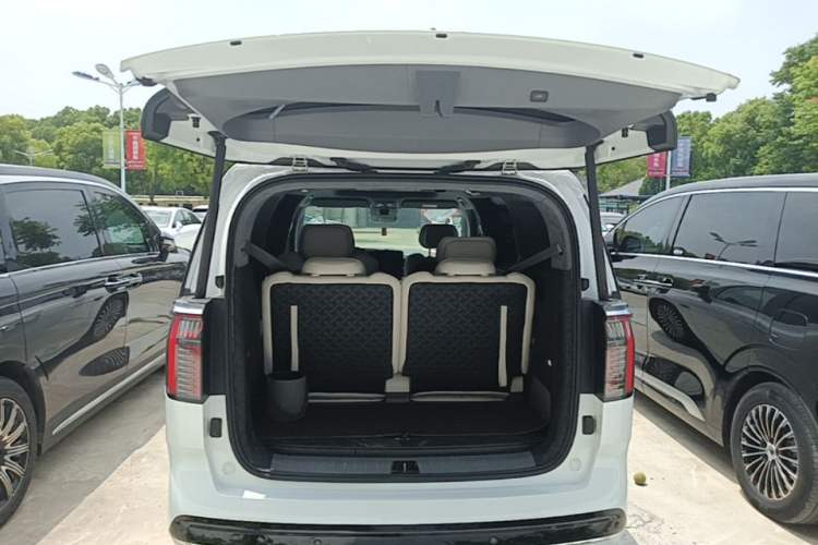 Used Zeekr 009 2022 WE Edition Trunk