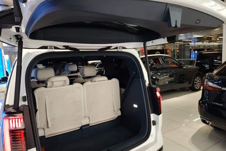 Used Zeekr 009 2022 WE Edition Trunk
