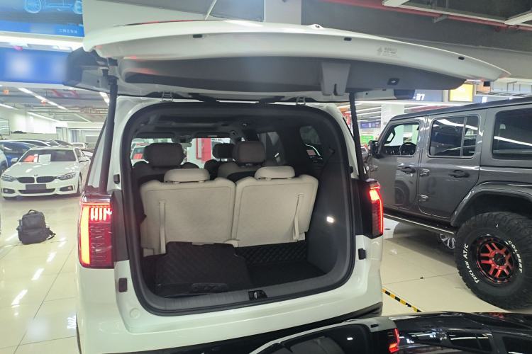Used Zeekr 009 2022 WE Edition Trunk