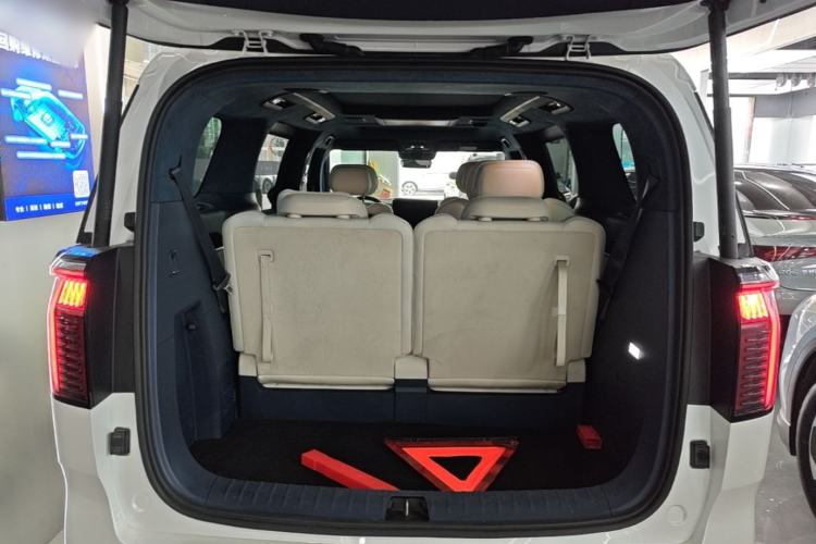 Used Zeekr 009 2022 WE Edition Trunk