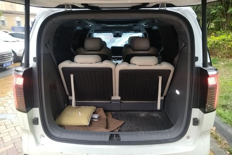 Used Zeekr 009 2022 WE Edition Trunk