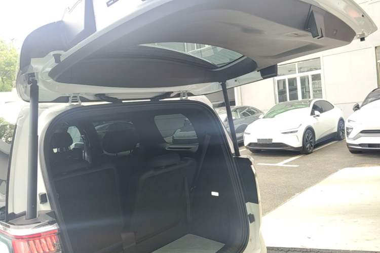 Used Zeekr 009 2022 WE Edition Trunk