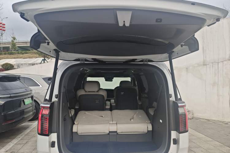 Used Zeekr 009 2022 WE Edition Trunk