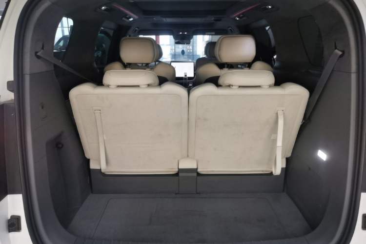 Used Zeekr 009 2022 WE Edition Trunk