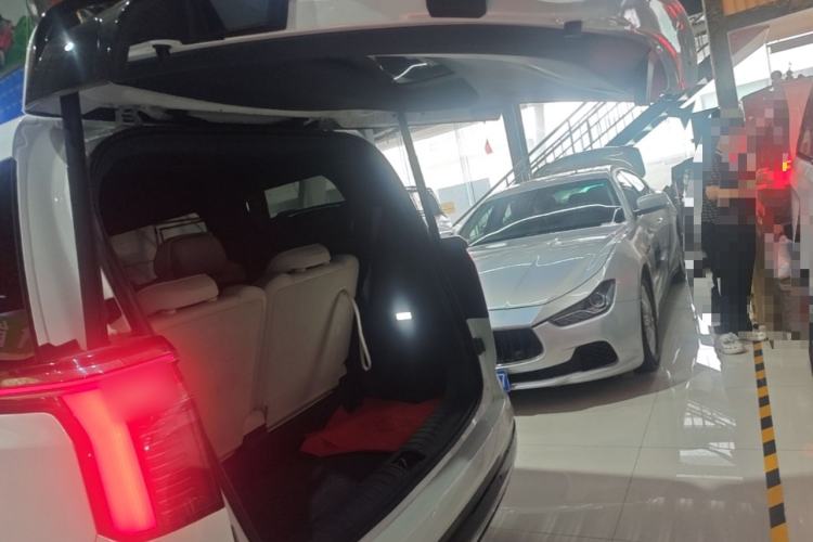 Used Zeekr 009 2022 WE Edition Trunk