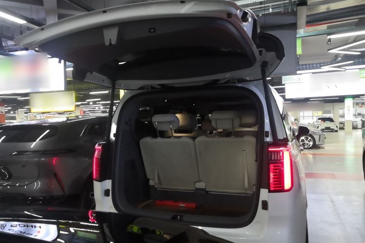 Used Zeekr 009 2022 WE Edition Trunk
