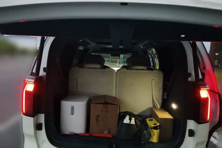 Used Zeekr 009 2022 ME Edition Trunk