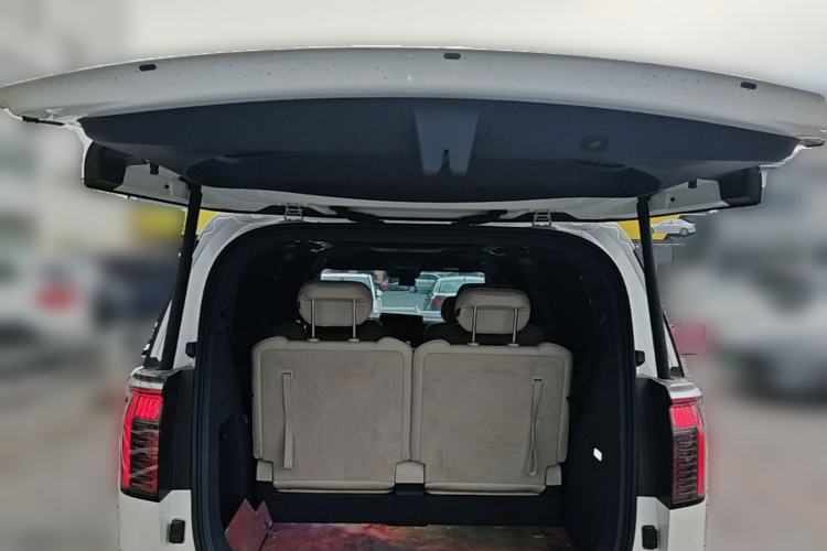 Used Zeekr 009 2022 ME Edition Trunk