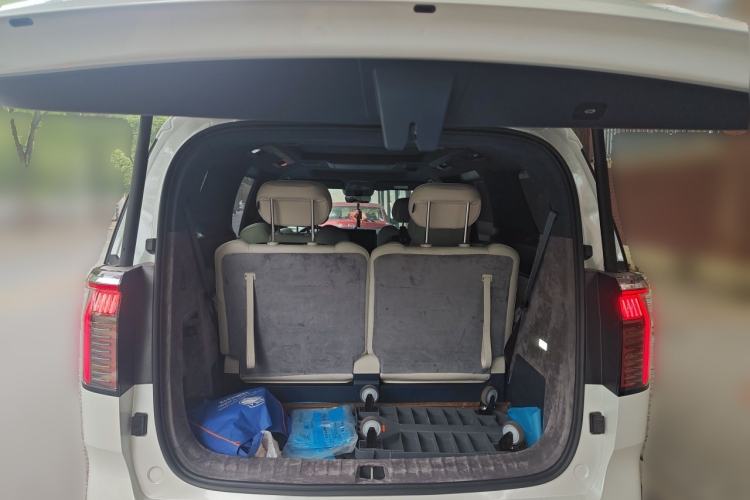 Used Zeekr 009 2022 WE Edition Trunk