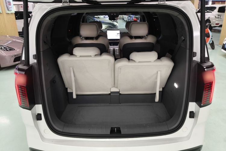 Used Zeekr 009 2022 WE Edition Trunk