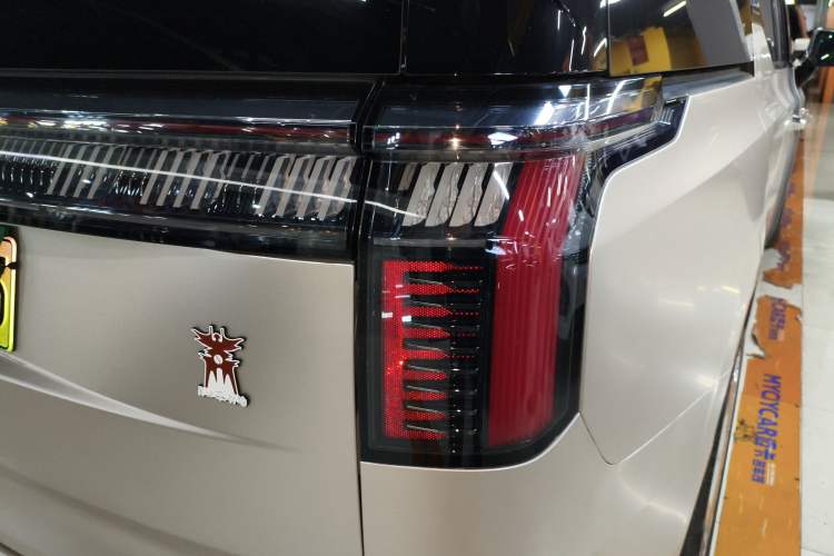 Used Zeekr 009 2022 WE Edition Exterior 6