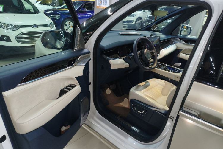 Used Zeekr 009 2022 WE Edition Interior 3