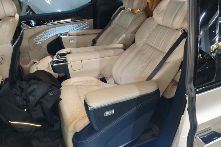 Used Zeekr 009 2022 WE Edition Interior 4