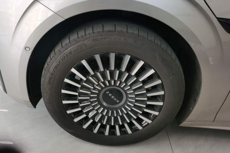 Used Zeekr 009 2022 WE Edition Left Front Wheel Hub