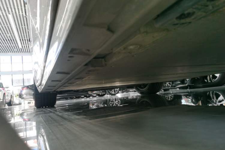 Used Zeekr 009 2022 WE Edition Left Side Sill