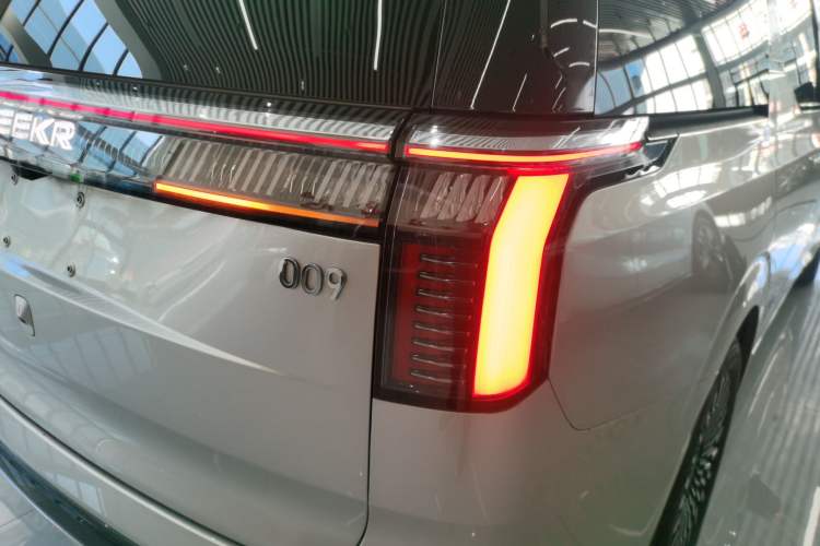 Used Zeekr 009 2022 WE Edition Right Rear Taillight