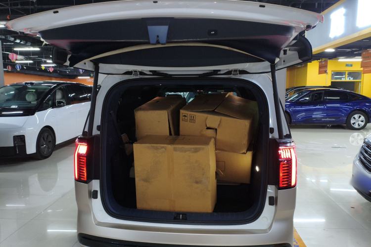Used Zeekr 009 2022 WE Edition Trunk