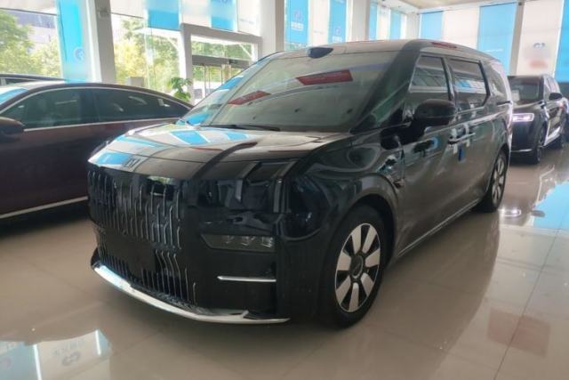 Used Zeekr 009 2024 7-Seater Walk-Through Version Four-Wheel Drive 108 kWh
