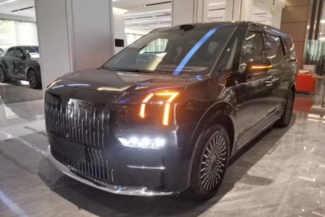 Used Zeekr 009 2024 7-Seater Walk-Through Version Four-Wheel Drive 108 kWh
