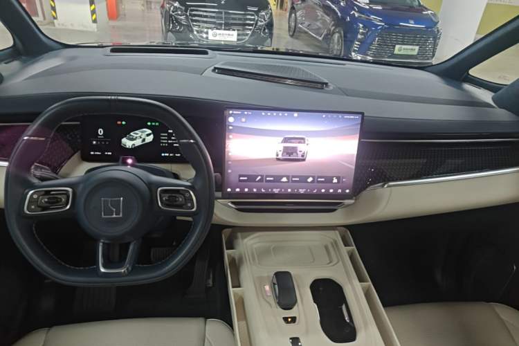 Used Zeekr 009 2024 7-Seater Aisle Version 108 kWh Audio And AC Panel