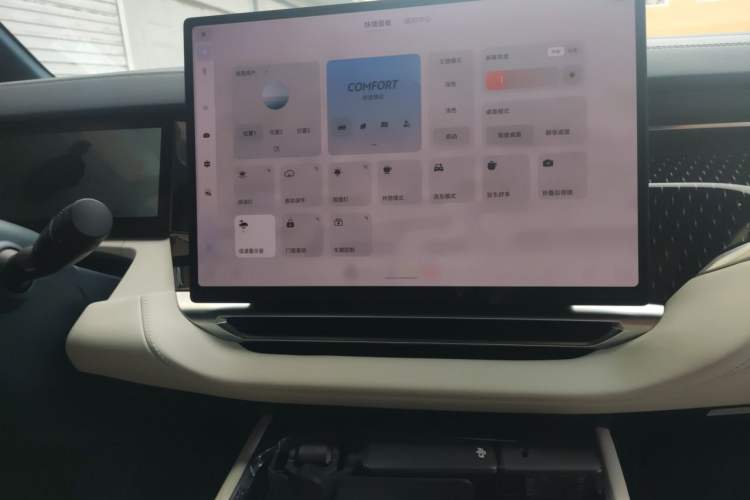 Used Zeekr 009 2024 7-Seater Aisle Version 108 kWh Audio And AC Panel