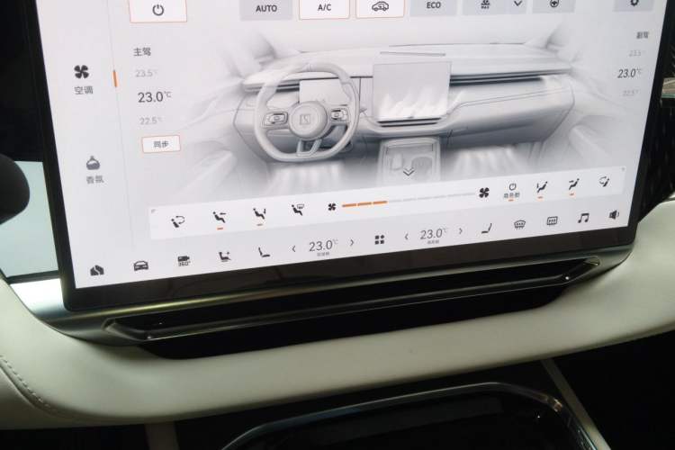 Used Zeekr 009 2024 Six-Seat Executive Version 4WD 108 kWh Audio And AC Panel