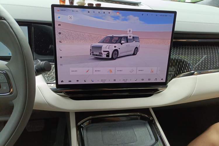 Used Zeekr 009 2024 7-Seater Walk-Through Version Four-Wheel Drive 108 kWh Audio And AC Panel