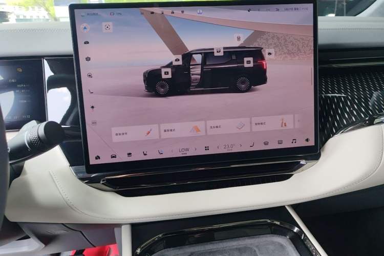 Used Zeekr 009 2024 7-Seater Walk-Through Version Four-Wheel Drive 108 kWh Audio And AC Panel
