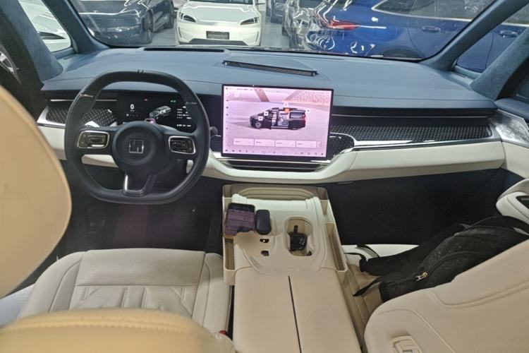 Used Zeekr 009 2024 Six-Seat Executive Version 4WD 108 kWh Center Console