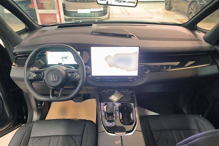 Used Zeekr 009 2024 7-Seater Aisle Version 108 kWh Center Console