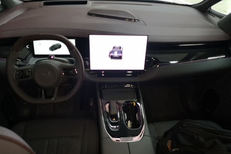 Used Zeekr 009 2024 7-Seater Aisle Version 108 kWh Center Console