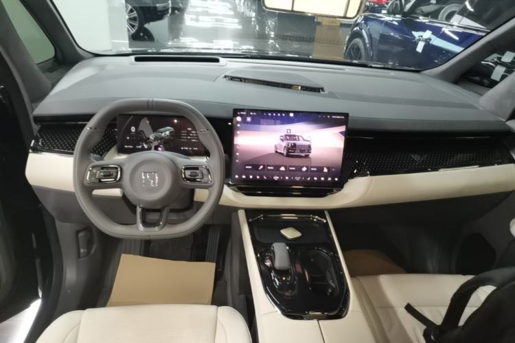 Used Zeekr 009 2024 Six-Seat Executive Version 4WD 108 kWh Center Console