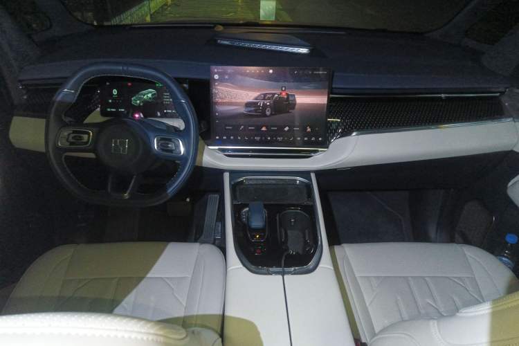 Used Zeekr 009 2024 Six-Seat Executive Version 4WD 108 kWh Center Console