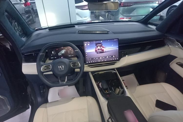 Used Zeekr 009 2024 Six-Seat Executive Version 4WD 108 kWh Center Console