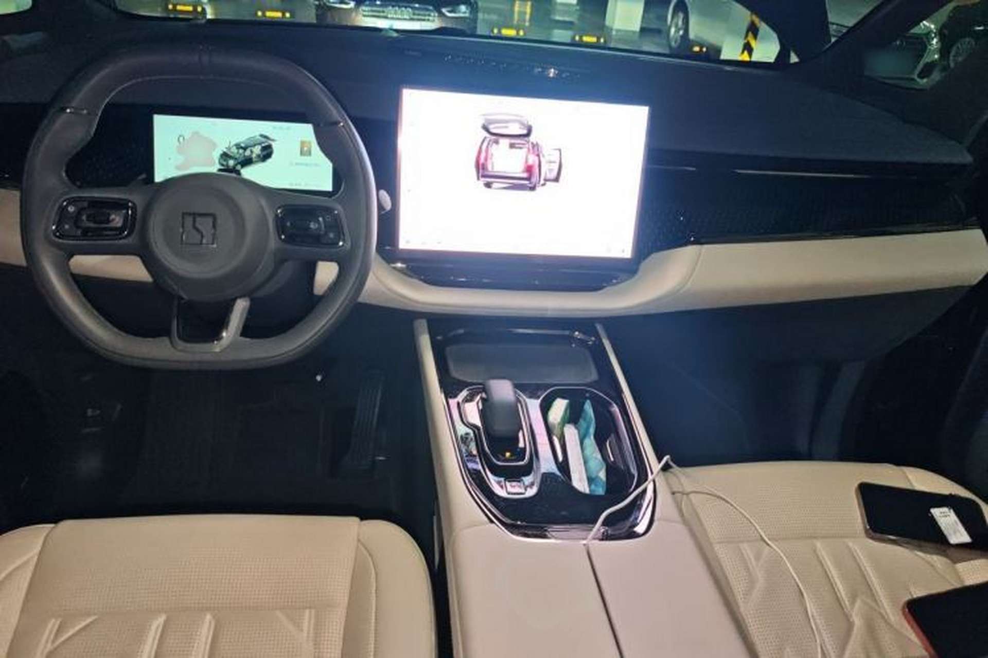 Used Zeekr 009 2024 7-Seater Aisle Version 108 kWh Center Console