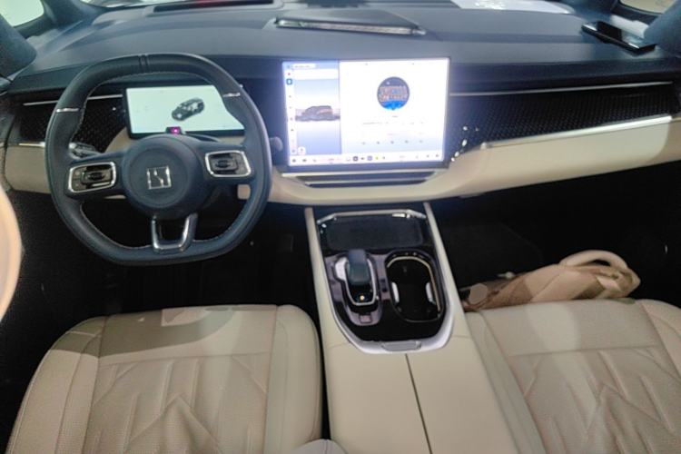 Used Zeekr 009 2024 Six-Seat Executive Version 4WD 108 kWh Center Console