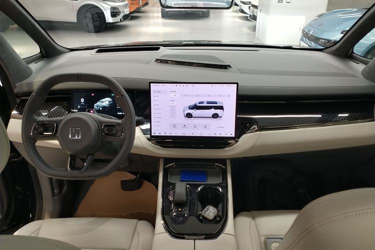 Used Zeekr 009 2024 Six-Seat Executive Version 4WD 108 kWh Center Console