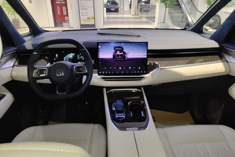 Used Zeekr 009 2024 Six-Seat Executive Version 4WD 108 kWh Center Console