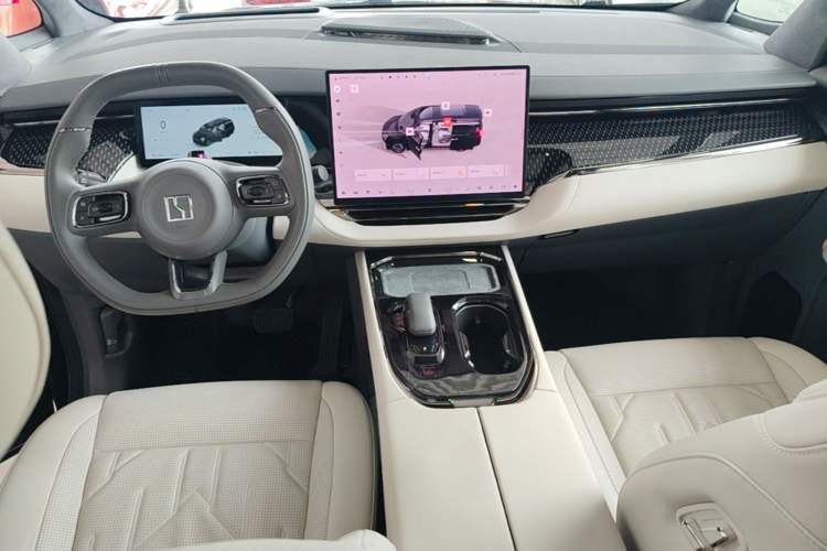 Used Zeekr 009 2024 7-Seater Aisle Version 108 kWh Center Console