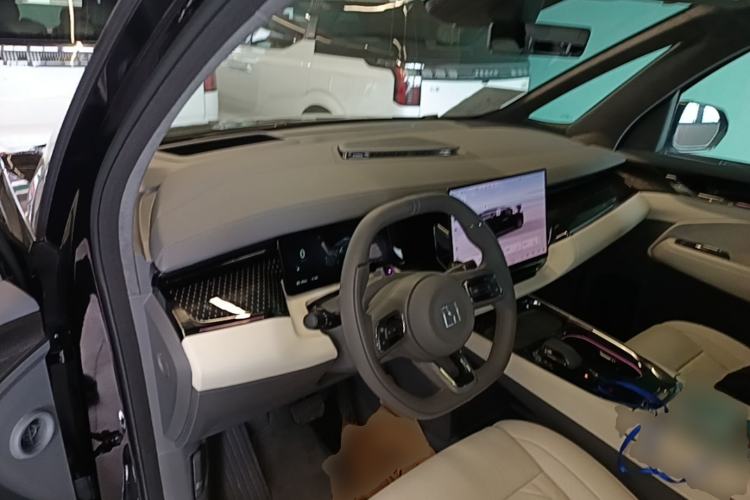 Used Zeekr 009 2024 7-Seater Walk-Through Version Four-Wheel Drive 108 kWh Center Console