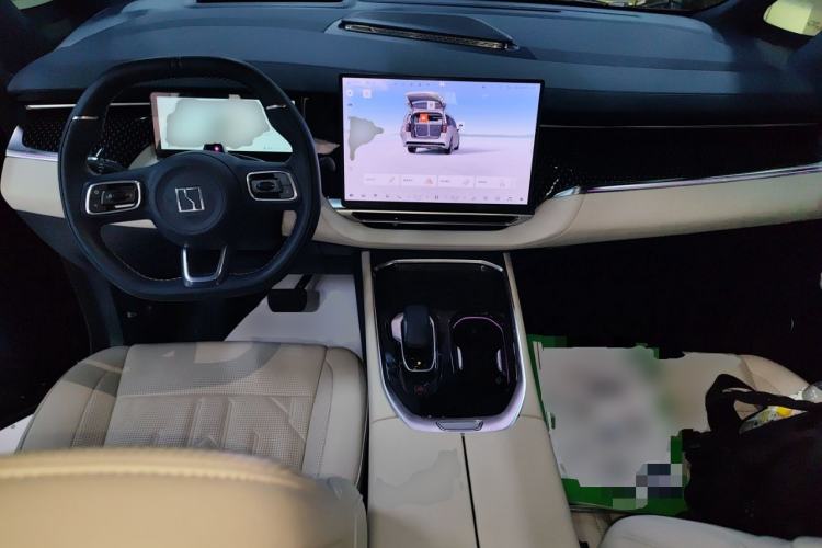 Used Zeekr 009 2024 Six-Seat Executive Version 4WD 108 kWh Center Console