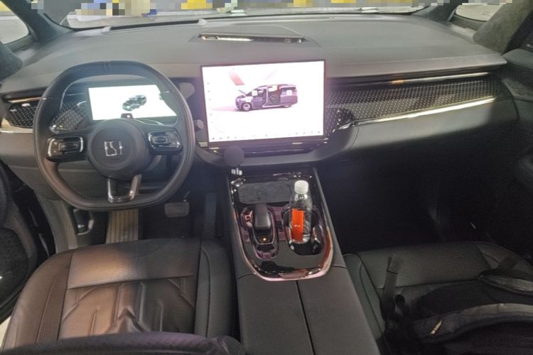 Used Zeekr 009 2024 7-Seater Aisle Version 108 kWh Center Console