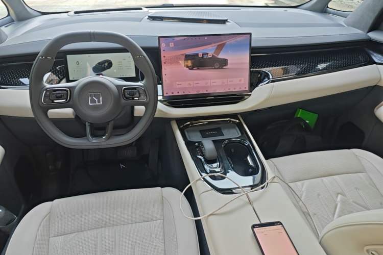 Used Zeekr 009 2024 7-Seater Walk-Through Version Four-Wheel Drive 108 kWh Center Console