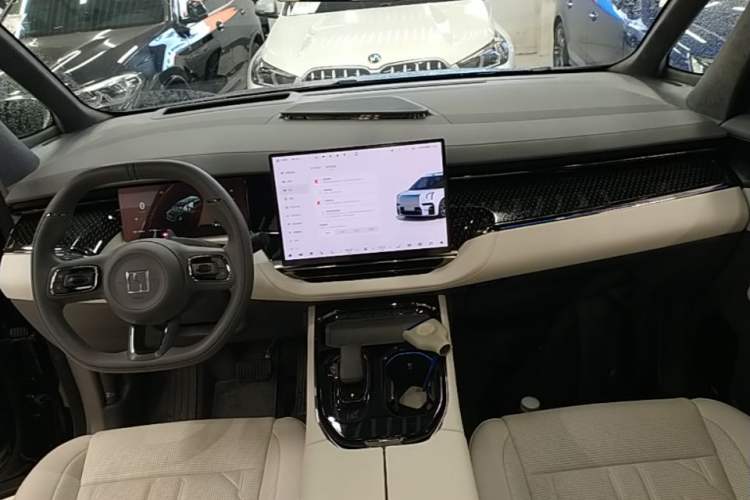 Used Zeekr 009 2024 7-Seater Walk-Through Version Four-Wheel Drive 108 kWh Center Console