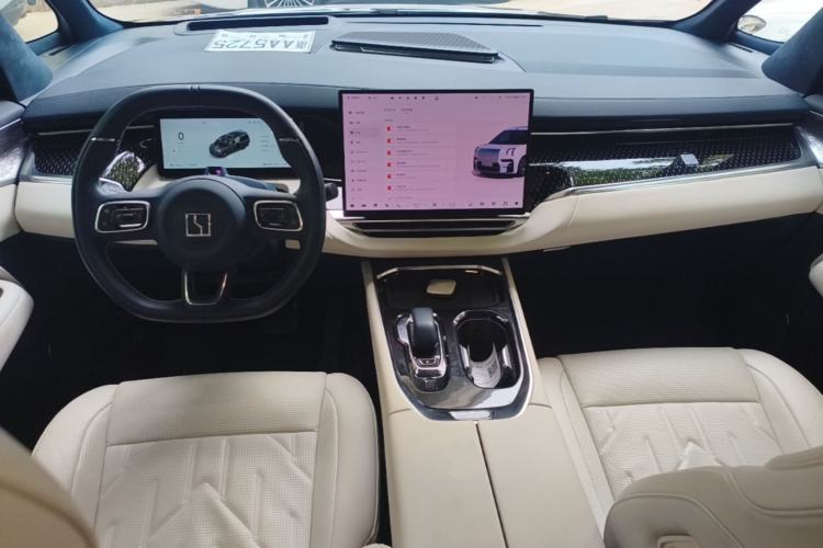 Used Zeekr 009 2024 Six-Seat Executive Version 4WD 108 kWh Center Console