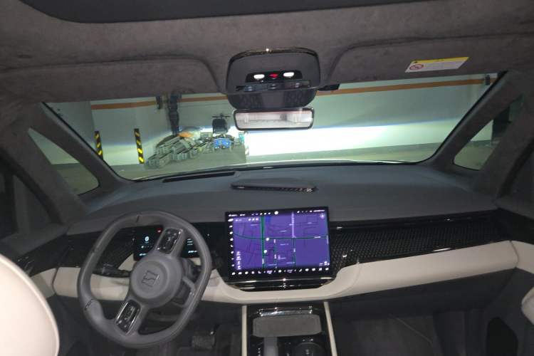 Used Zeekr 009 2024 7-Seater Aisle Version 140 kWh Center Console