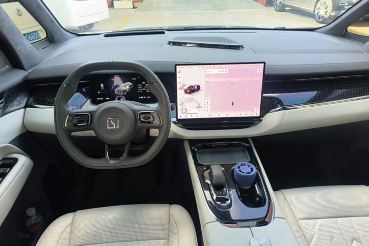 Used Zeekr 009 2024 7-Seater Walk-Through Version Four-Wheel Drive 108 kWh Center Console